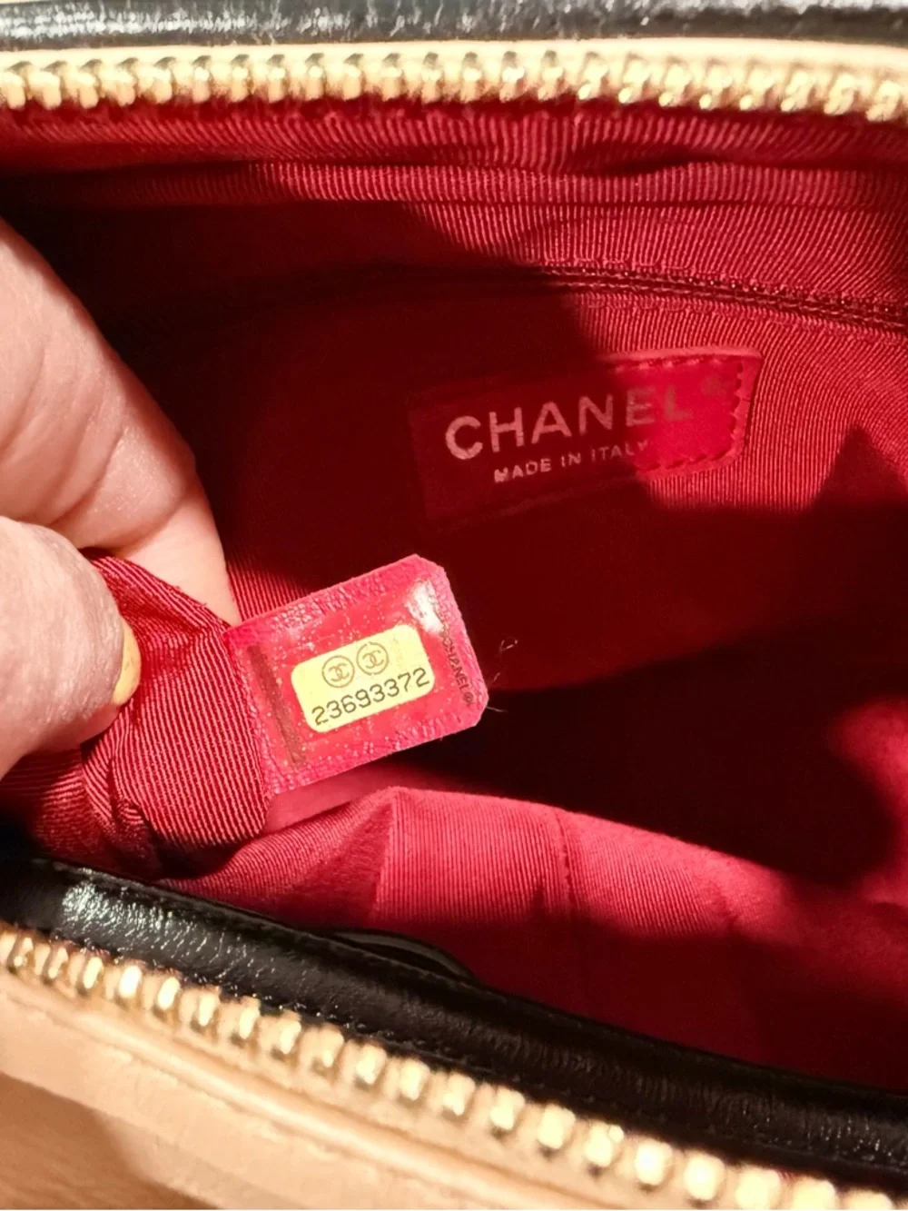 CHANEL gabrielle hobo  Two-Tone Quilted Leather Shoulder Bag in Beige and Black - Picture 4 of 11